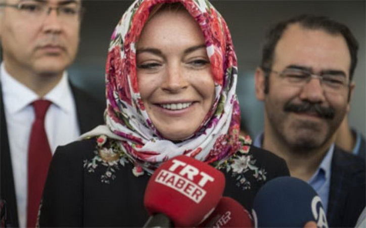 Lindsay Lohan Akui Sudah Puasa Ramadan & Baca Alquran